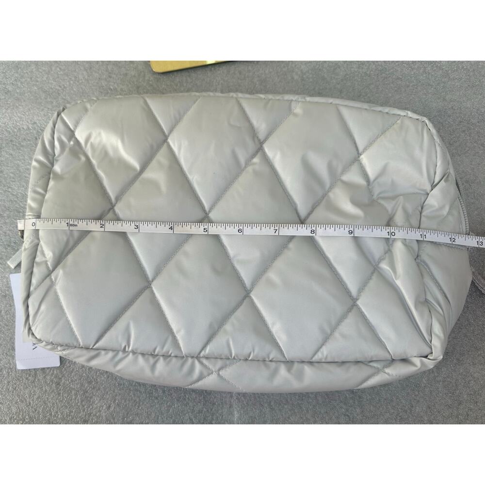NWT Vera Bradley XL Cosmetic Bag Oyster Mushroom Ultralight Quilted Travel Bag - Picture 6 of 11
